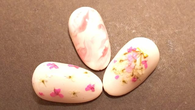 色々な押し花ネイルの画像